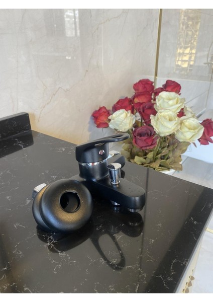 Mat Siyah Banyo Bataryası