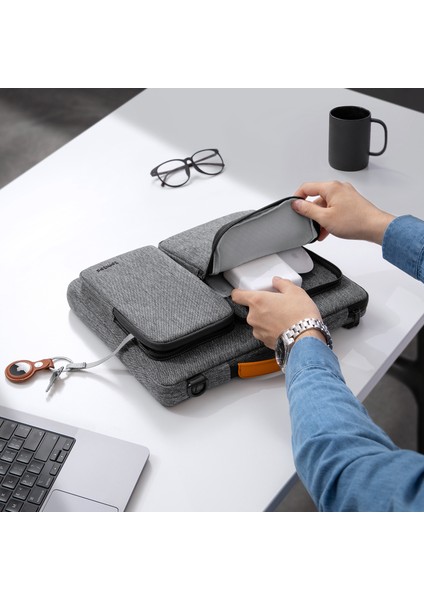 A42-C01G - A42D3G3 13.5-14 Gri Defender-A42 Notebook Çantası