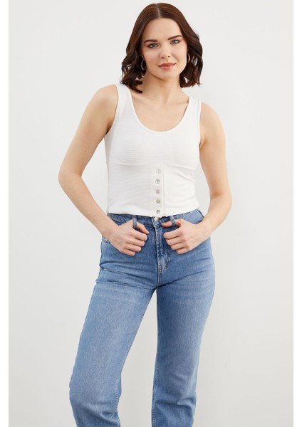 Askılı Düğme Detaylı Ribana Crop Tişört - Beyaz