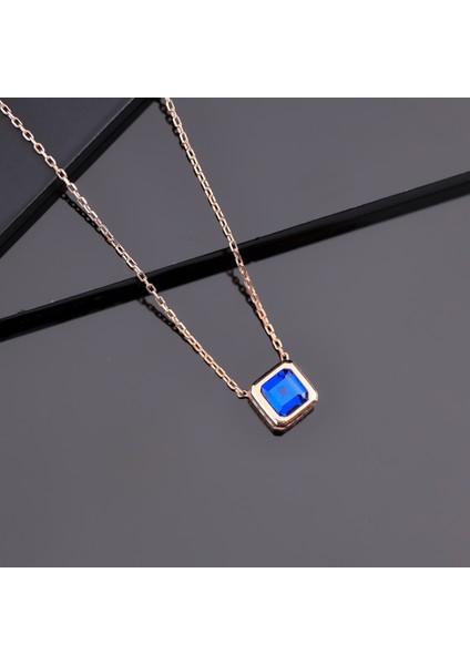 925 Ayar Gümüş Safir Renk Kare Taşlı Baget Kolye