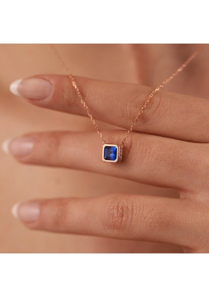 925 Ayar Gümüş Safir Renk Kare Taşlı Baget Kolye fırsatları