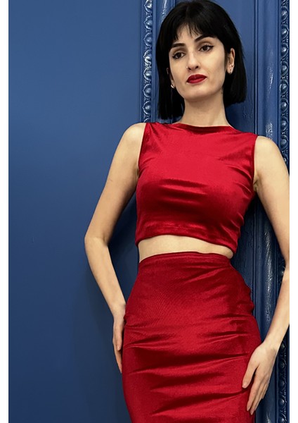 Kırmızı Ince Kadife Sırt Dekolteli Crop Üst