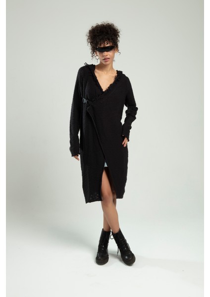 Siyah Renkli Spor Kendinden Püsküllü Üçgen Kesim Fashion Kapşonlu Özel Yıkamalı 4 Mevsimlik Hirka SFYZ3001