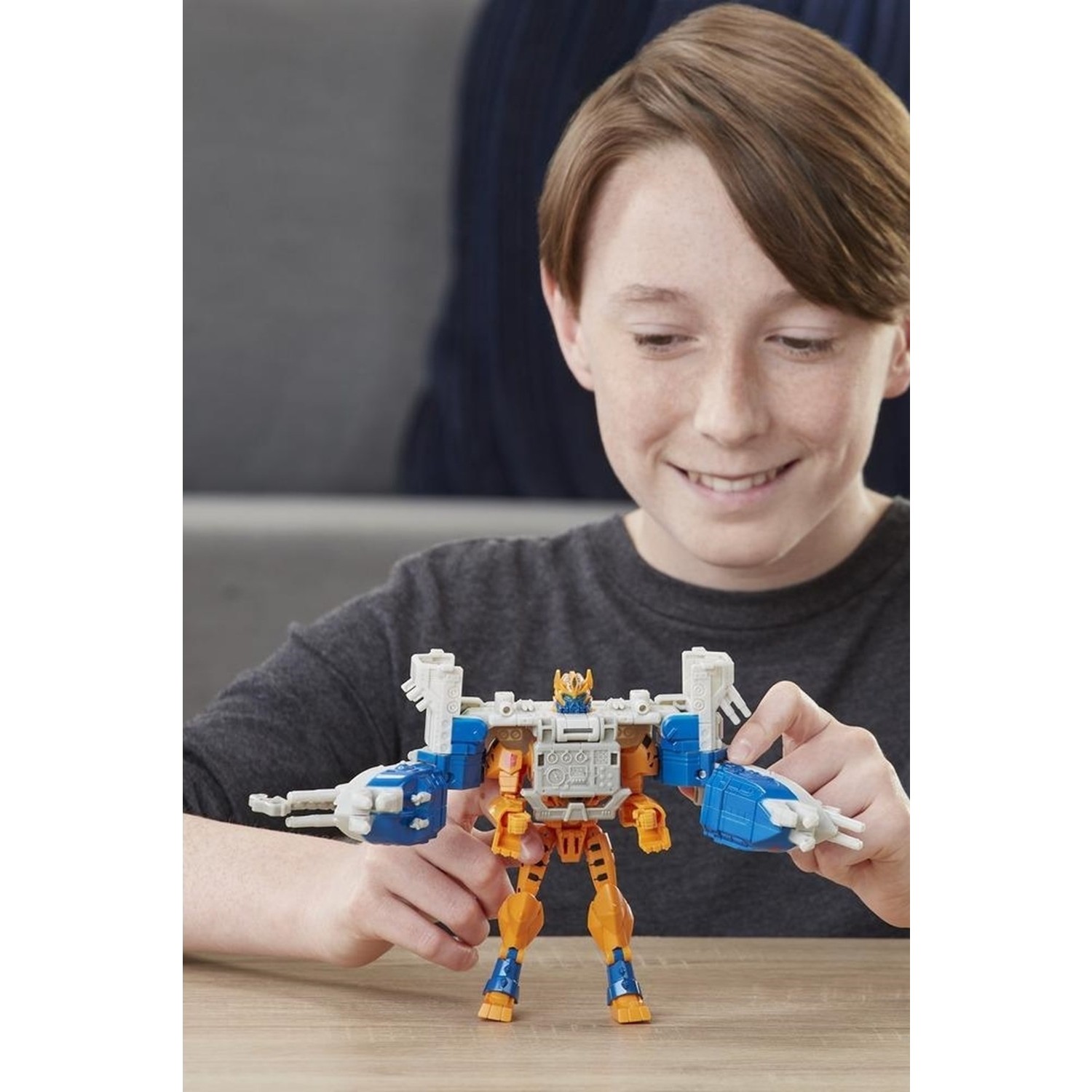 Transformers Cyberverse Spark Armor Cheetor és Sea Fury robotfigura