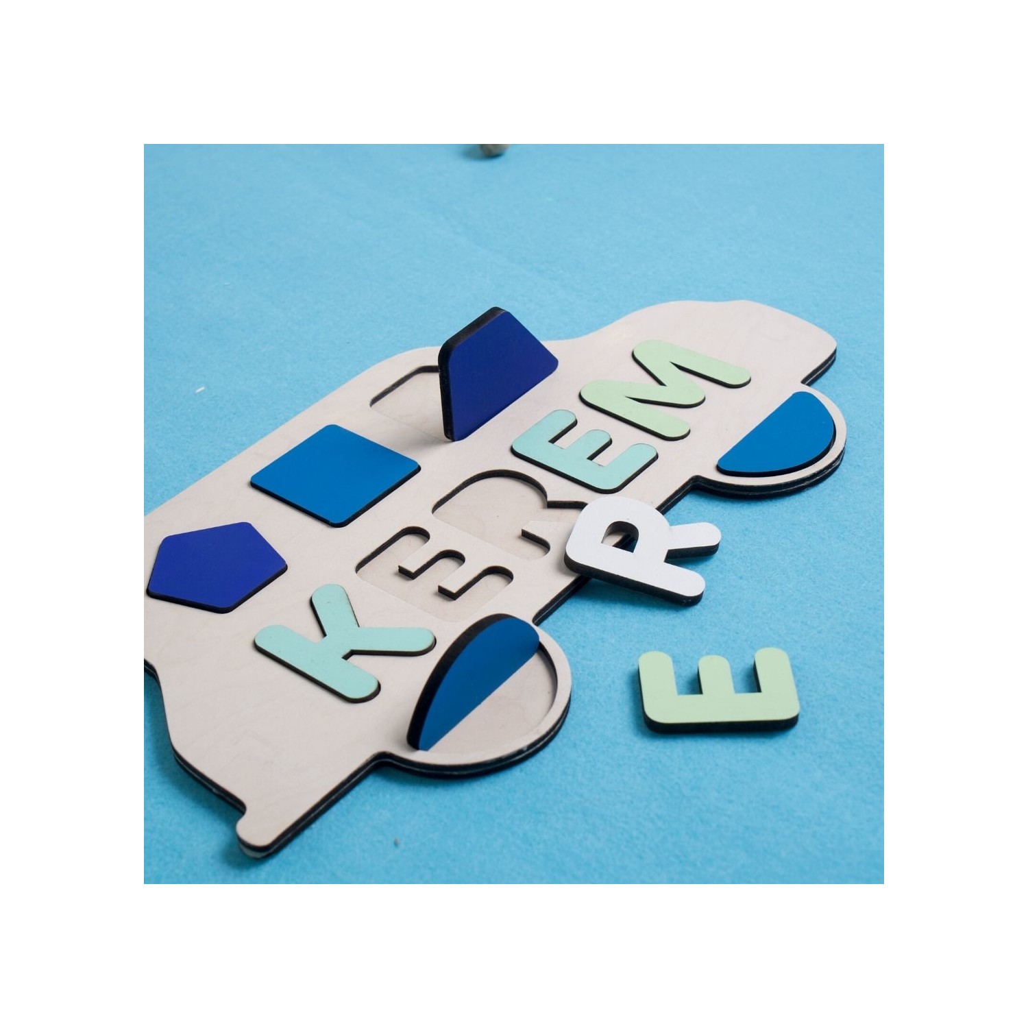 Minibon İsme Özel Eğitici Ahşap Bebek Yapboz Araba Biçimli