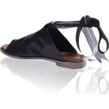 Bueno Shoes Kurdele Detaylı Deri Kadın Düz Sandalet 9N5008