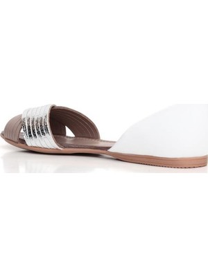 Bueno Shoes Çapraz Detaylı Hakiki Deri Kadın Düz Sandalet 9J2122