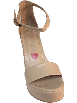 Elegan Bej Deri Kısa Dolgu Topuk Yazlık Bantlı Sandalet