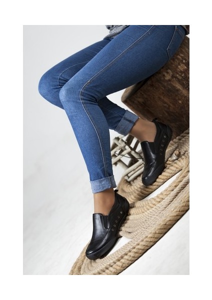 TRC50-0502 Hakiki Deri Siyah Kadın Spor Ayakkabı