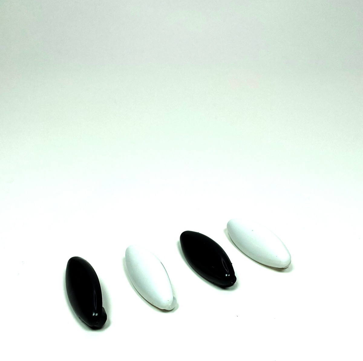 Royaleks 4 Adet Plastik Çengelli Eşarp ve Şal Iğnesi Siyah Beyaz 4 cm