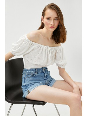 Koton Kadın Brode Gipeli Omzu Açık Crop Bluz 3SAK70022EK