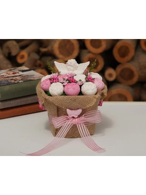 Stone Gift Design Pembe Beyaz Tomurcuk Güller Melek Detaylı Kokulu Taş Çiçek Aranjmanı