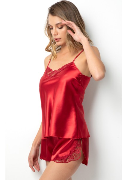 Kadın Saten Şortlu Takım Güpür Detaylı Zarif Tasarım ile Yazlık Kullanım fırsatları