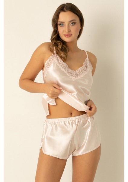 Dantel Yakalı Ince Askılı Saten Şortlu Takım