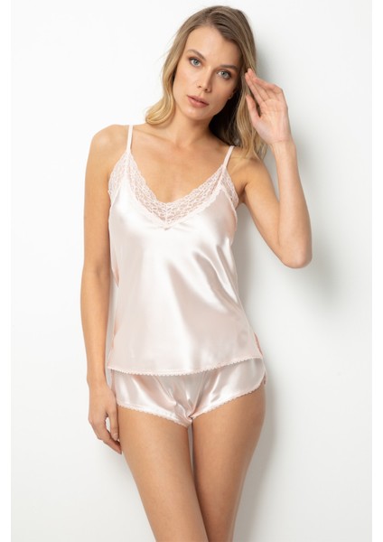 Dantel Yakalı Ince Askılı Saten Şortlu Takım