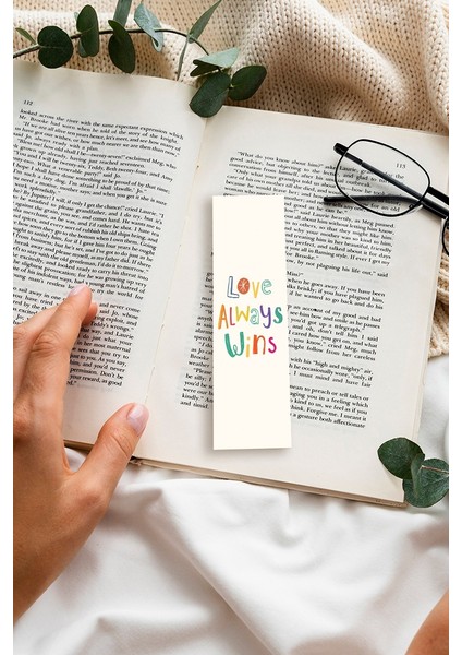 Motto Kiss Me Yazılı Karışık Tasarım 10 Adet Kitap Ayraç Seti PYTKAYRAC51 modelleri