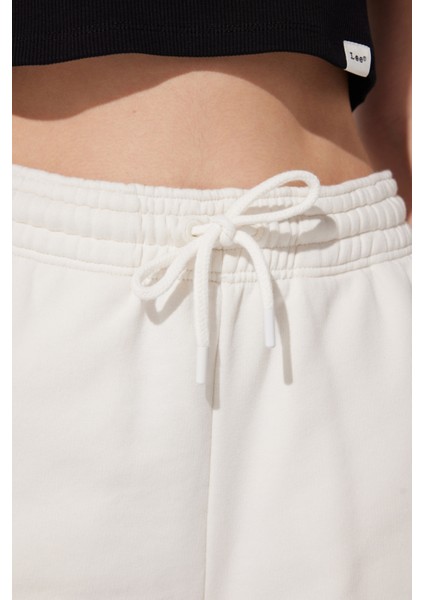 Regular Fit Normal Kesim %100 Pamuk Lastikli Bel Kırık Beyaz Sweat Şort indirimleri