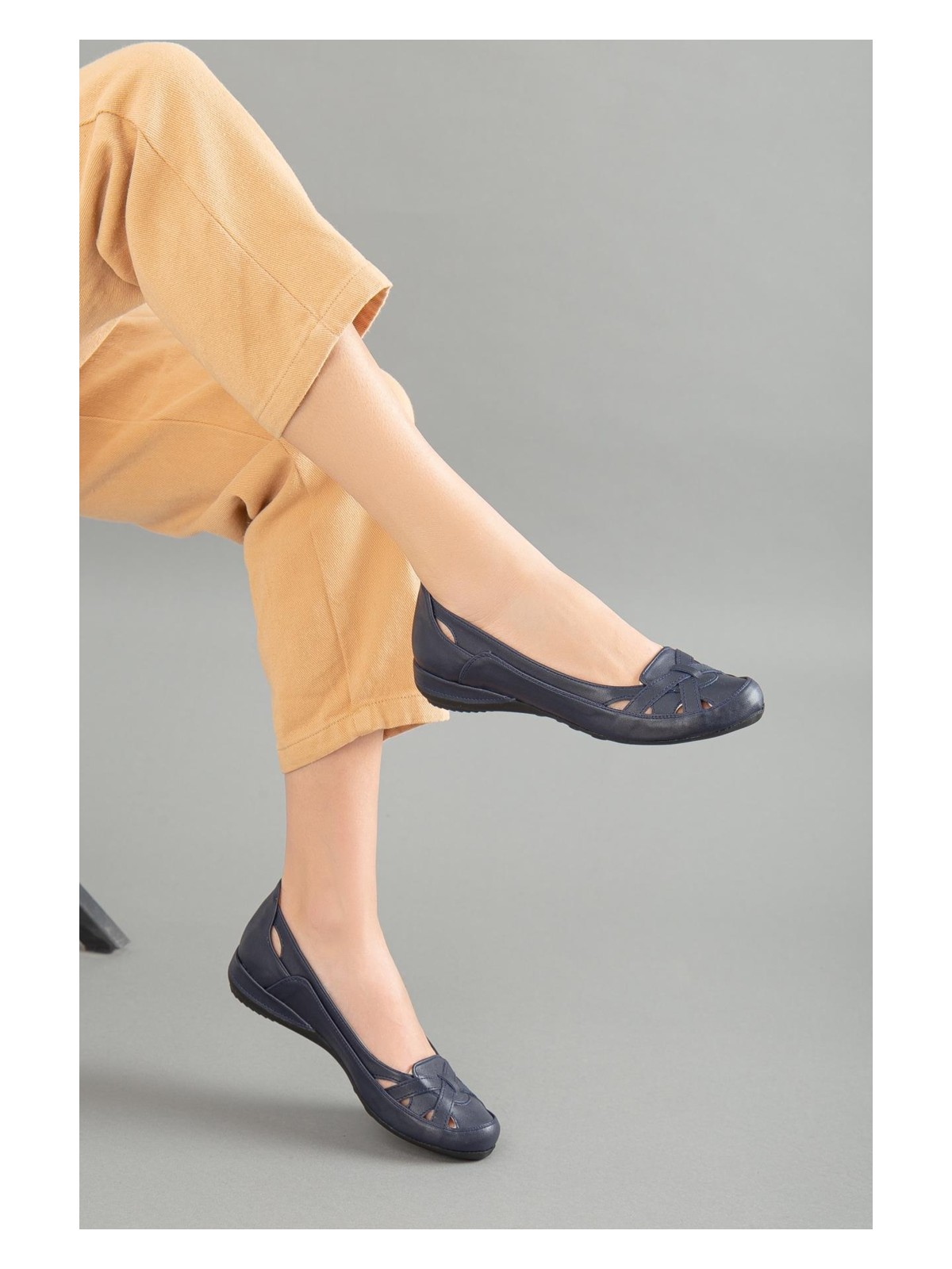 Dilimler Ayakkabı Kafes Model Siyah Büyük Numara Kadın Ayakkabısı Günlük - Görsel 8