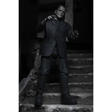 Neca Universal Monsters - Ultimate Frankenstein's Monster (Black & White) Figür