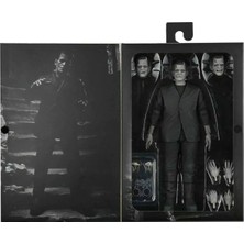 Neca Universal Monsters - Ultimate Frankenstein's Monster (Black & White) Figür