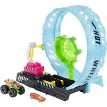 EC Shop Dolu Oyuncak HBN02 Hot Wheels Monster Trucks Karanlıkta Parlayan Çemberde Yarış Seti