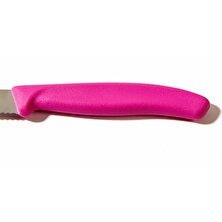 Victorinox 6.7836.L115 Tırtıklı Domates Ve Sosis Bıçağı - Pembe - 11 Cm