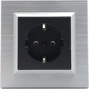 Quantum Gümüş Topraklı Priz Modern Tasarım ve Yüksek Dayanıklılık ile