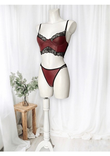 Dantel Detaylı Deri Büstiyer Takım