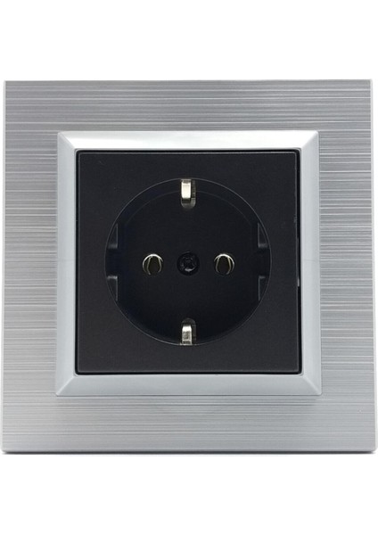 Quantum Gümüş Topraklı Priz Modern Tasarım ve Yüksek Dayanıklılık ile