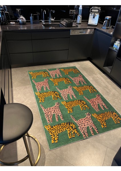 mira 1076 Yeşil Kedi Temalı Dokuma Taban Halı