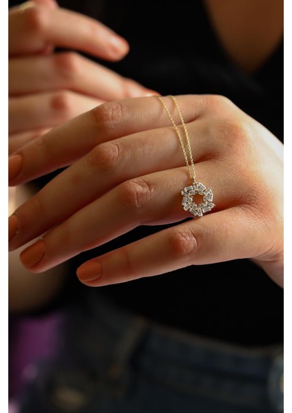 Yuvarlak Kesim Baget Altın Kolye modelleri