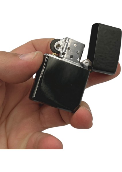Zippo Çakmak Black Simple Siyah