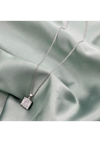 Clavi Kare Bagetli Rhodium Kaplama Kadın Gümüş Kolye modelleri
