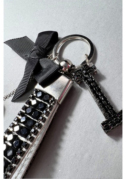 Siyah Bagetli Anahtarlık & Siyah I Harf & Gümüş Minik Top & Siyah Kurdela modelleri