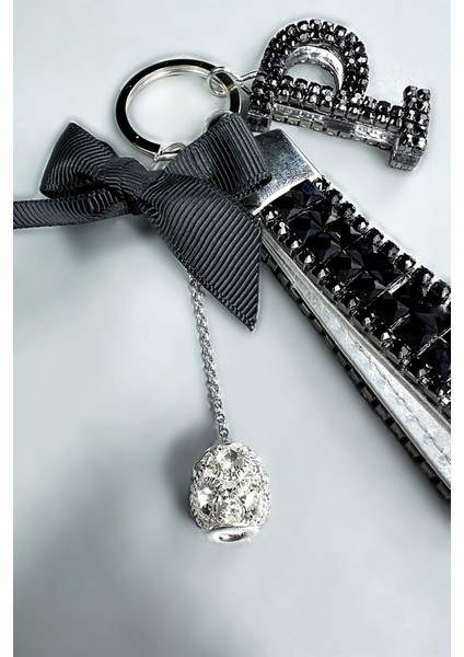 Siyah Bagetli Anahtarlık & Siyah P Harf & Gümüş Minik Top & Siyah Kurdela fiyatları