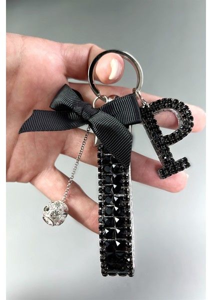 Siyah Bagetli Anahtarlık & Siyah P Harf & Gümüş Minik Top & Siyah Kurdela fırsatları