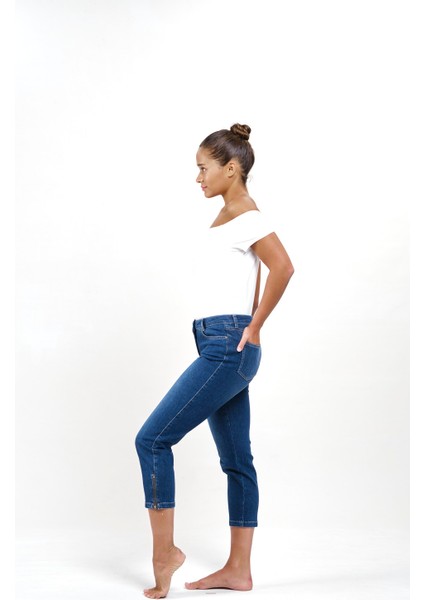 1008 Kadın Likralı Denim Paça Detaylı Pantolon Orta Mavi fiyatları