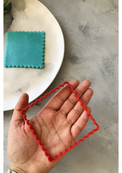 8 Cm Tırtıklı Kare Hamur Şekillendirici