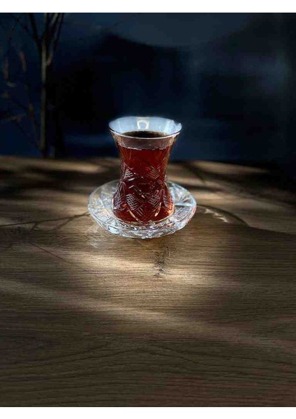 İnce Belli Kesme Göz Desenli Çay Seti