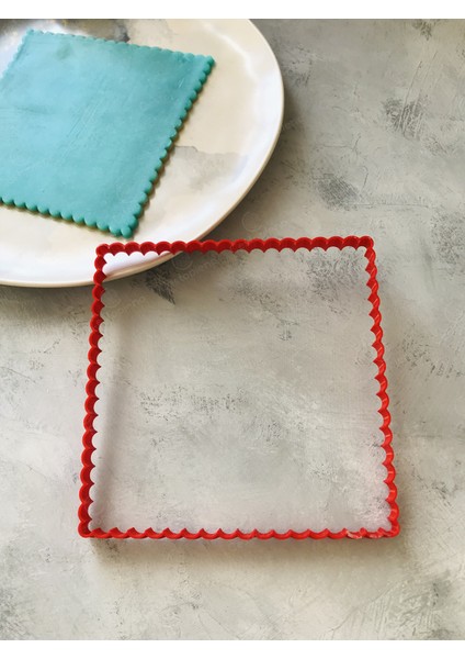 14 Cm Tırtıklı Kare Hamur Şekillendirici