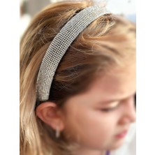 Queen Aksesuar Trend Moda Lüks Geniş Kristal Su Yolu Sıra Taşlı Kadife Içli Taç Kadın Çocuk Tacı Beyaz Bombeli