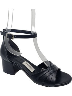 Zerhan C120 Kadın Siyah Çapraz Arkası Kapalı Bilekten Bantlı Alçak Topuklu Ayakkabı