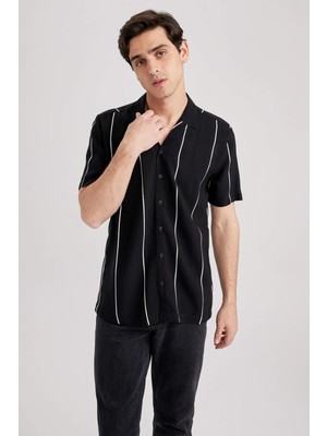 DeFacto Regular Fit Apaş Yaka Baskılı Viskon Kısa Kollu Gömlek X4729AZ23SM