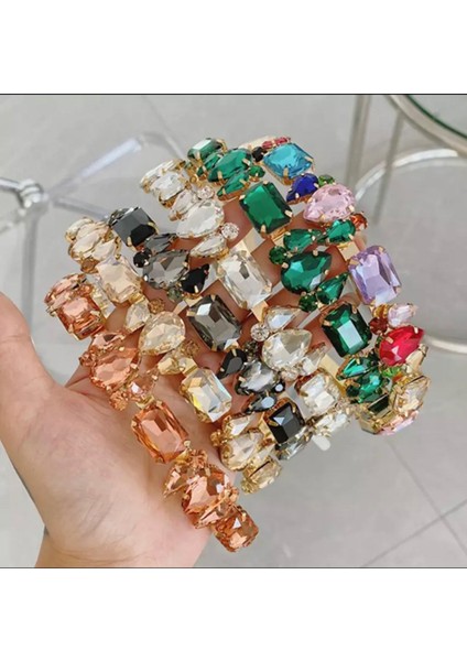 Trend Lüks Iri Siyah Kristal Sıra Taşlı Metal Gold Taç fiyatları