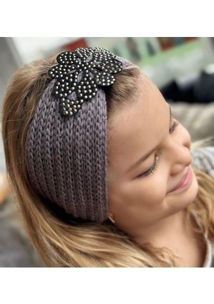Trend Moda Lüks Kadın Çocuk Örgü Örme Zımba Taş Broş Logolu Bandana Saç Bantı Kulaklık Gri Otantik