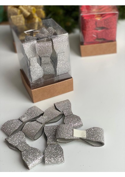 Yeni Yıl Yılbaşı 15LI Parlak Simli Fiyonklu Dekorasyon Çam Ağacı Paket Hediye Süsü Kutulu Gümüş modelleri