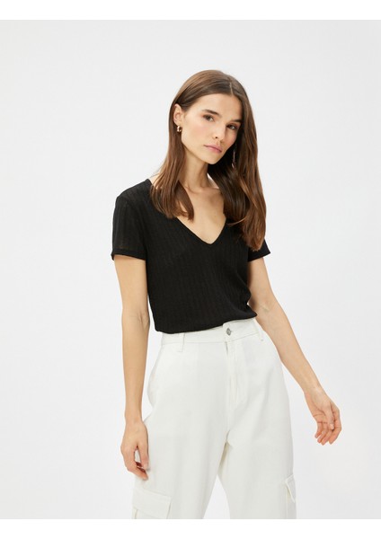 V Yaka Tişört Slim Fit
