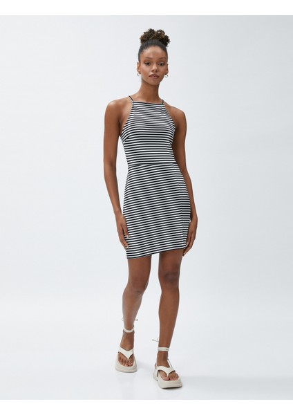 Mini Elbise Halter Yaka Yırtmaç Detaylı Dar Kesim modelleri