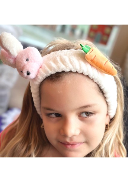 Peluş Pofuduk Oyuncak Tavşan Havuçlu 3D Yumuşak Bebek Çocuk Kadın Makyaj Bandana Saç Bantı Lastikli