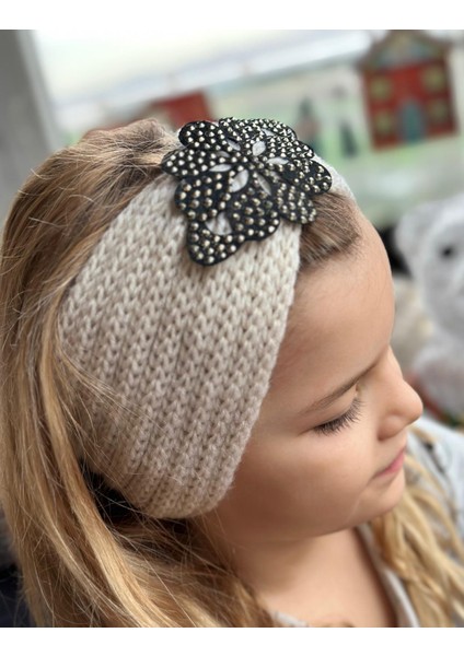 Trend Moda Lüks Kadın Çocuk Örgü Örme Zımba Taş Broş Logolu Bandana Saç Bantı Kulaklık Krem Beyaz indirimleri